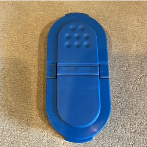 Set of 2 Tupperware 1846 Modular Mates Spice Blue Shakers with Lids Seals - Picture 13 of 15